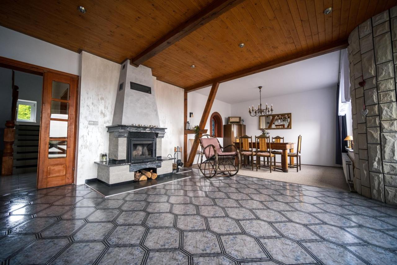 Dom na wzgórzu z widokiem na jezioro Vila Lipnica  Exterior foto